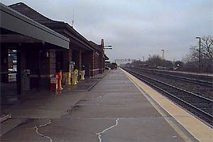 Photo of the Naperville Metra train station